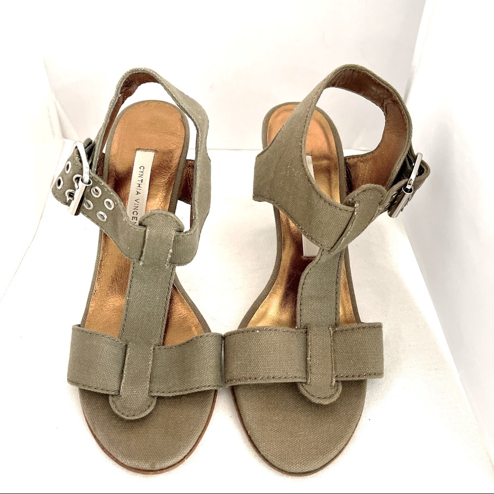 NWOT CYNTHIA VINCENT OLIVE SANDALS SIZE 6